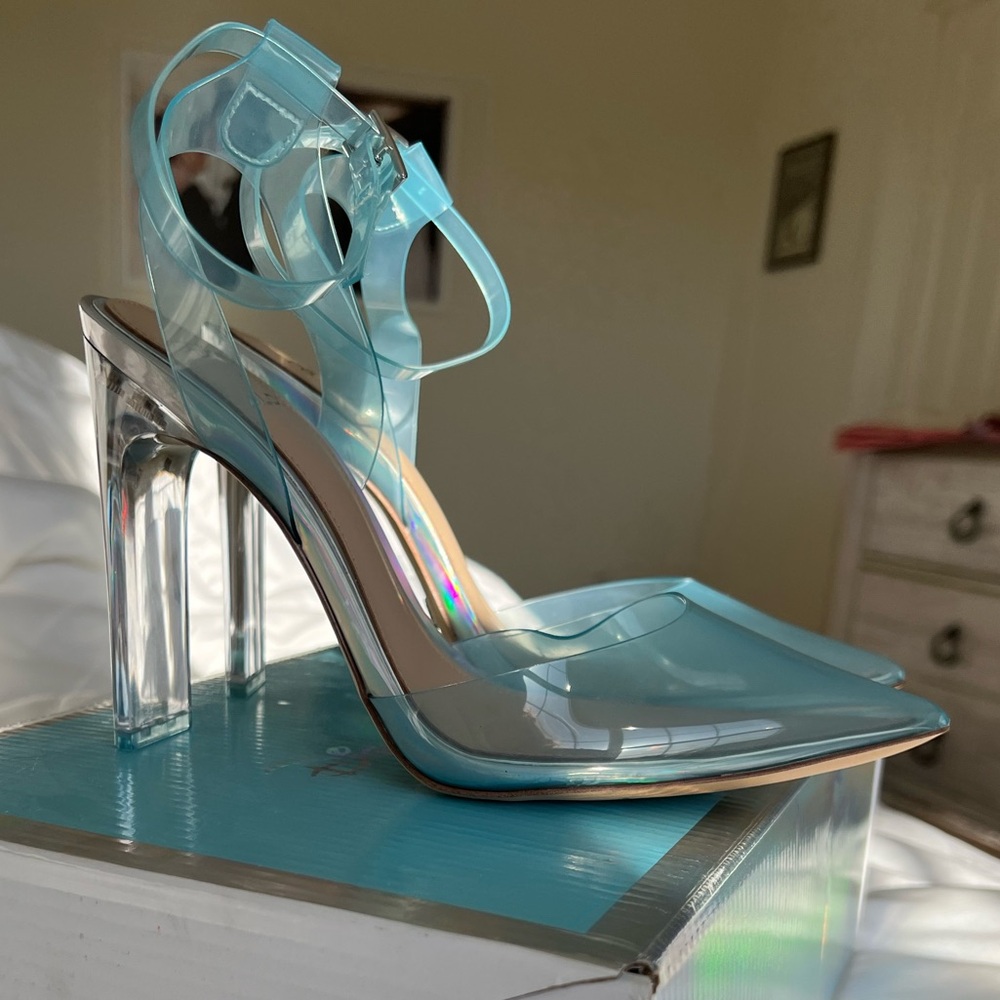 Aldo Limited Edition Disney’s Cinderella “Glass Slipper” Heels Size 7.